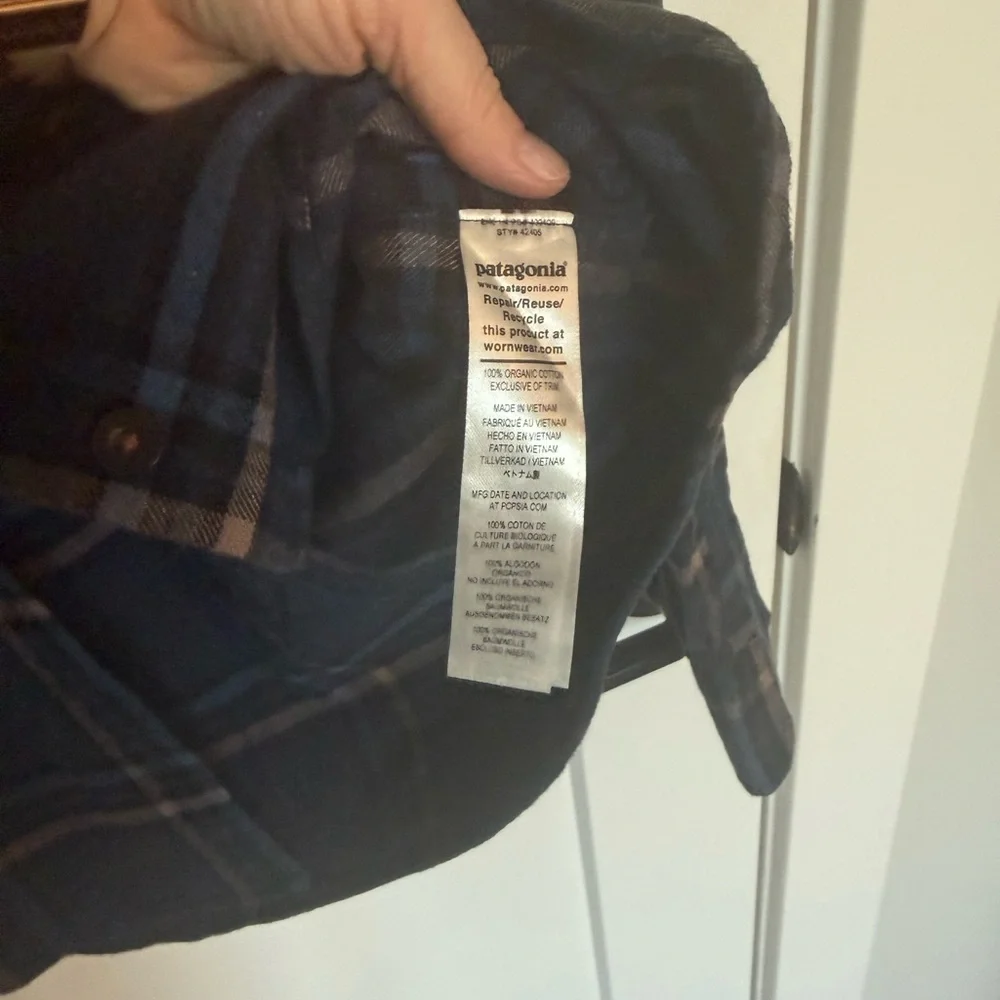 Patagonia Women’s Flannel - Picture 4 of 7